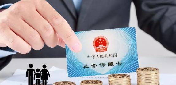 医疗保险办理退休后每月返多少钱医疗保险办理退休后每月返钱的金额与个人缴纳的医疗保险类型、医保缴费年限、个人医保账户余额以及退休地的社保部门规定有关。因此，无法直接给出具体的金额。一般来说，职工医保的退休人员，每个月能拿到医保卡里的钱是与其个人医保账户余额有关的。如果想知道具体的金额，可以咨询所在地的社保部门或查询相关的医保政策。