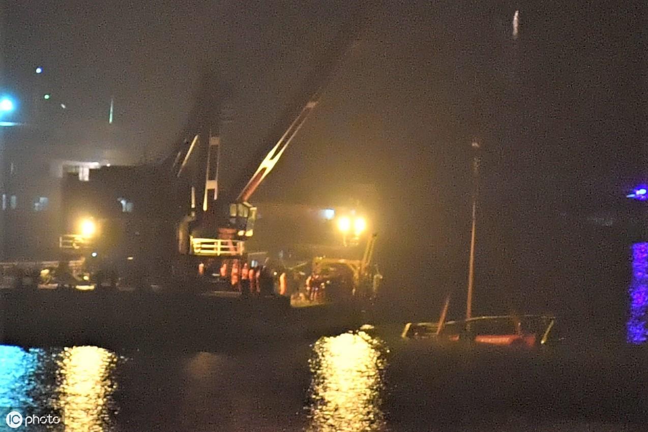 乘客向地铁安检员问路被怼乘客向地铁安检员问路遭遇冷漠回应，反思与改进
